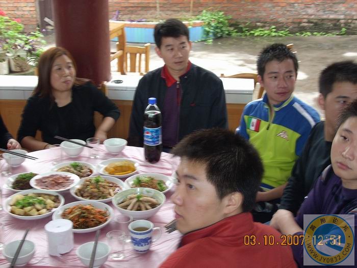 严肃的等待，没有气氛哦.jpg