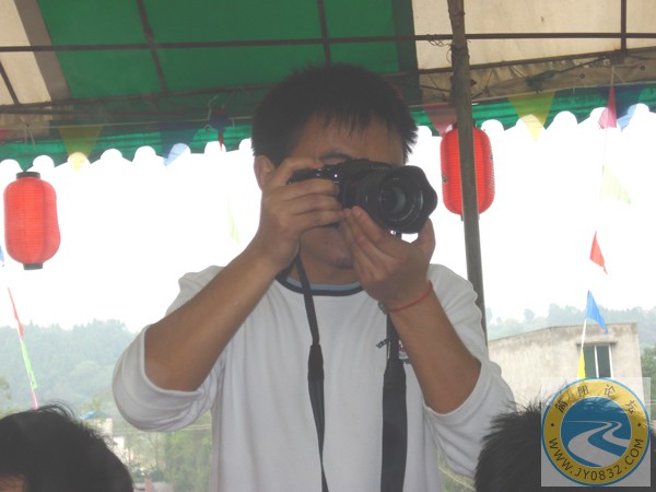 DSC00232看看这个摄相师多专业.jpg