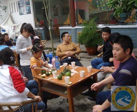 DSC00176吃的快的已经在外面休息了.jpg