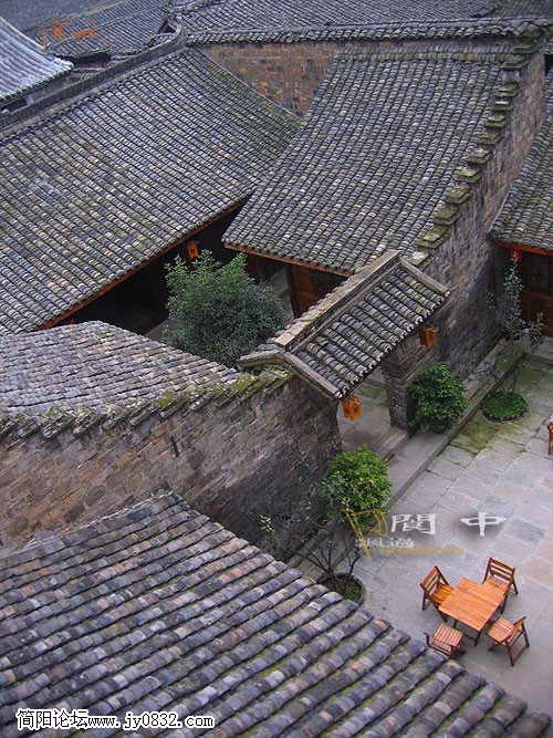 xinsrc_3012032616462812716335.jpg