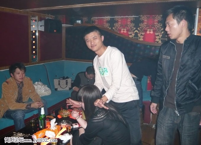 帅哥+美女