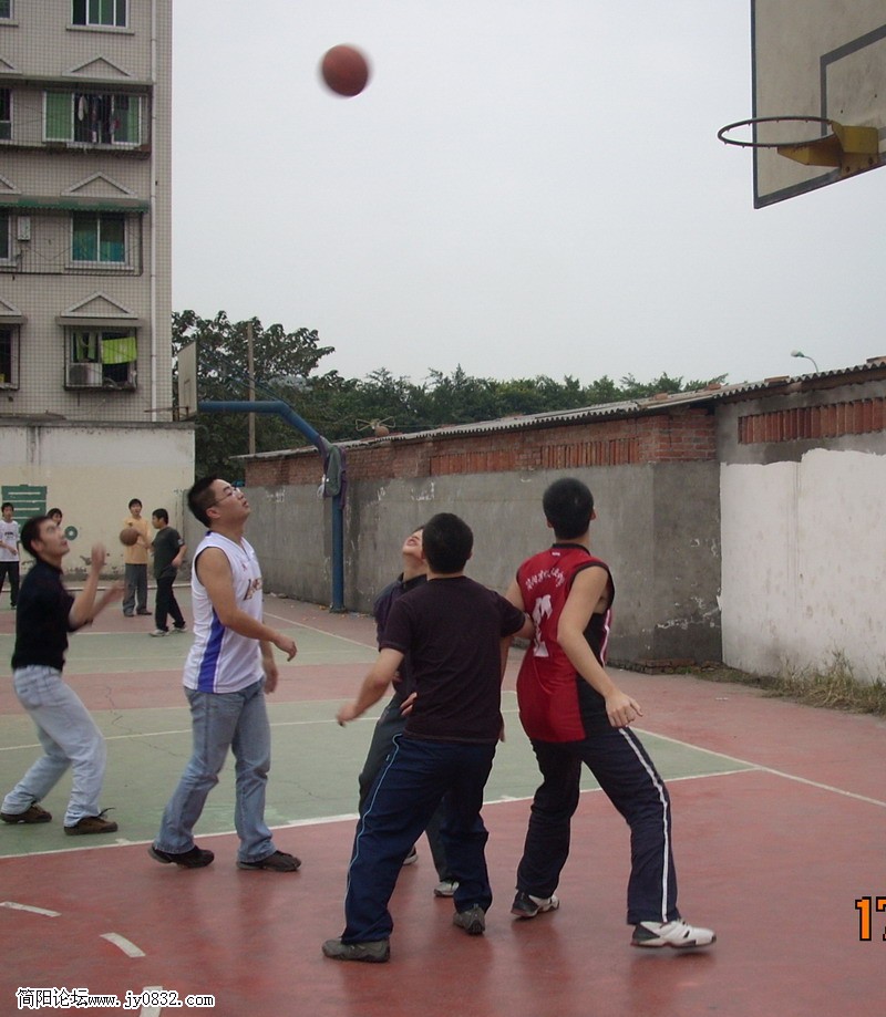 球在空中.jpg