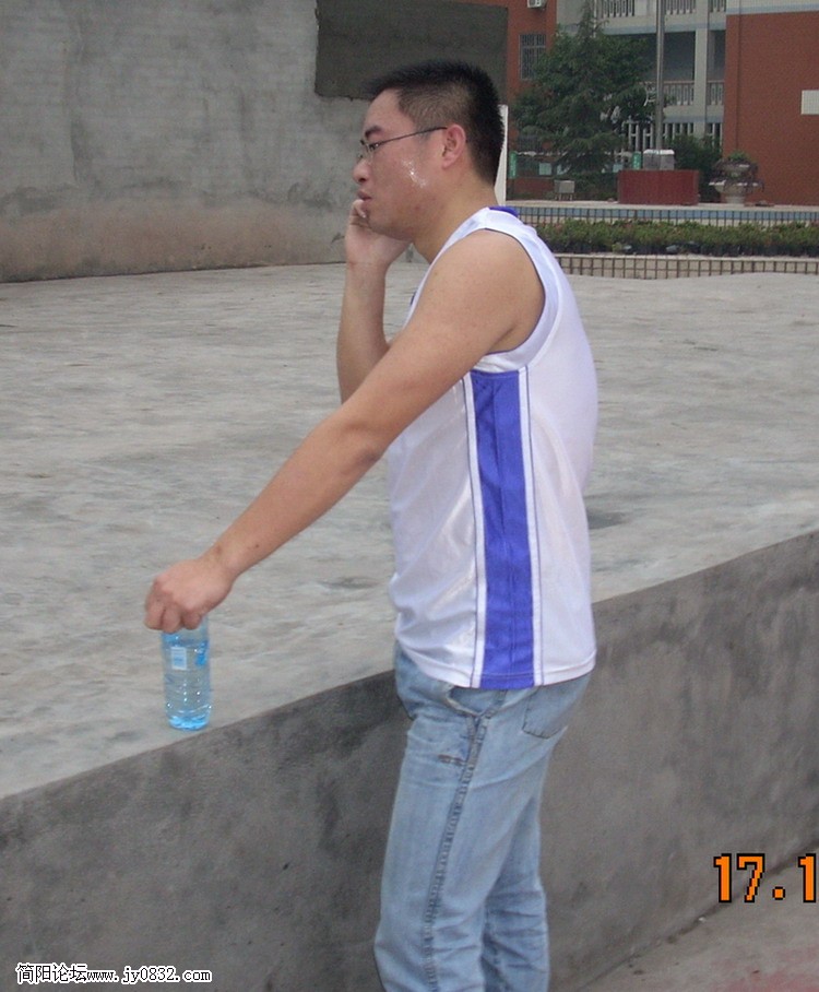 半场休息也要打一个电话.jpg