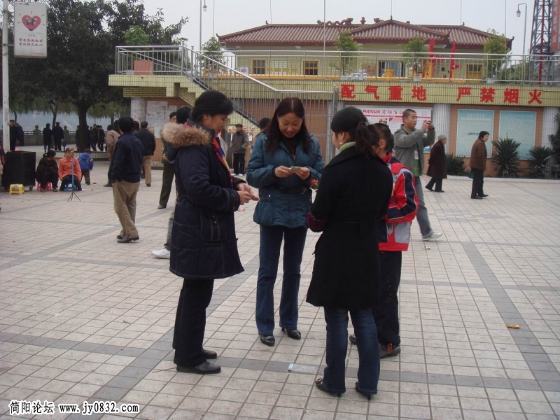12爱心女士.JPG