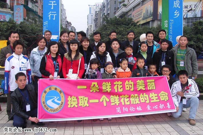 参与活动的坛友－－谢谢热心的坛友，今天的活动圆满结束
