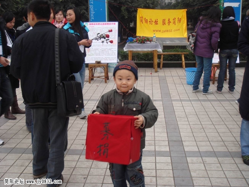 4认真的小骏逸.JPG