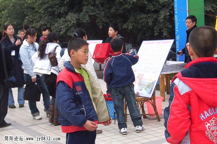 活动现场，气氛热烈