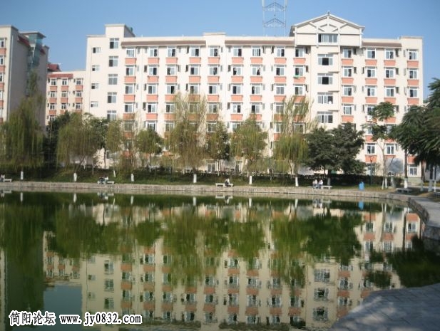 我们的宿舍楼.jpg
