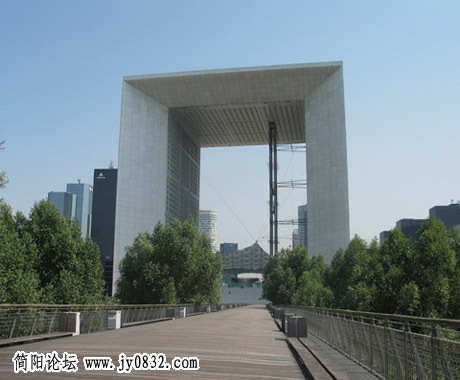 巴黎新凯旋门.jpg