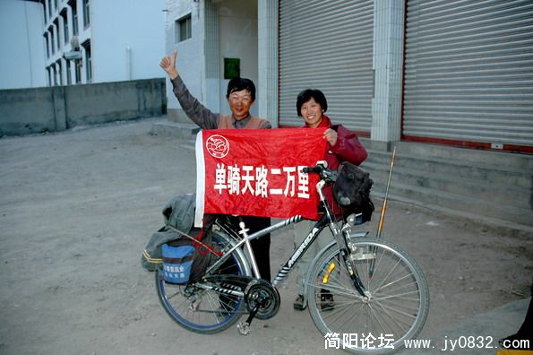 在然乌镇与大侠合影