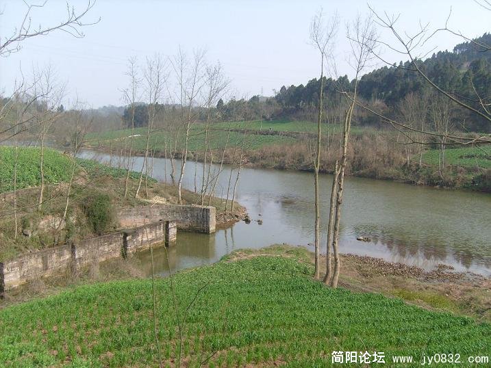 水磨滩电站流出的水从这里又流回绛溪河