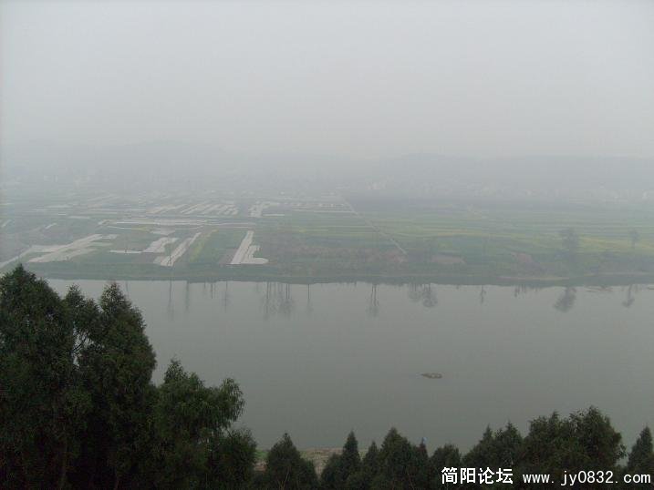 沱江河与她养育的坝子
