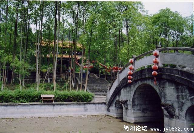 滕王阁前.jpg
