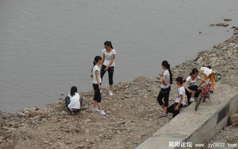 统一的衣服.jpg
