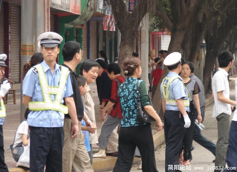 坚持在自己岗位上的JC.jpg
