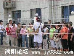 志愿者管理者正在交代护理要求和注意事项！.jpg
