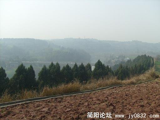 山上的水从这条沟流自动流到山下