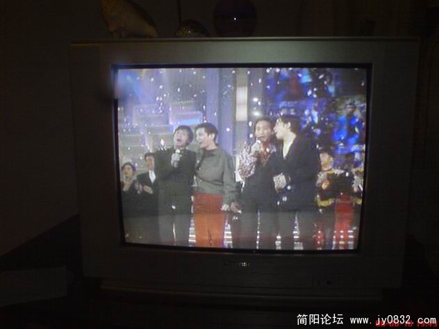 义演活动，歌名我也不记的了，反正高清晰，给同一首歌一样。