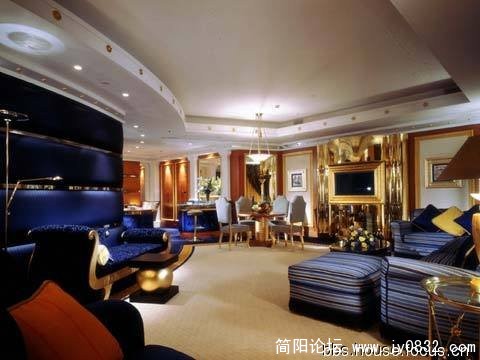 Suit Luxus 套房的客厅，面积170平方公尺， 每天(日): US$1,042