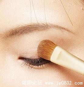 把深浅色晕染出自然效果