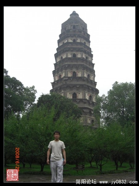 来虎丘 必与塔合影.JPG