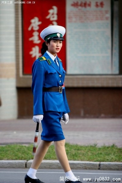 朝鲜美女交警.jpg