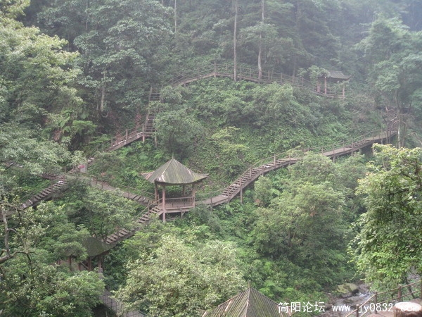 峨眉山照片 078_调整大小.jpg