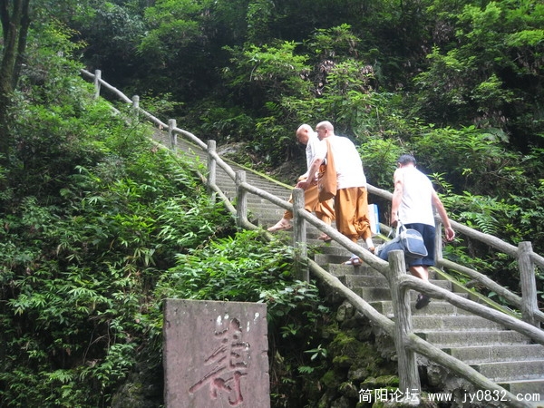 峨眉山照片 109_调整大小.jpg