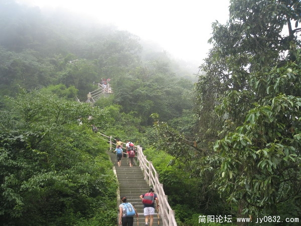 峨眉山照片 140_调整大小.jpg