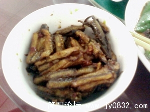把鳝鱼全部选出来慢慢吃~