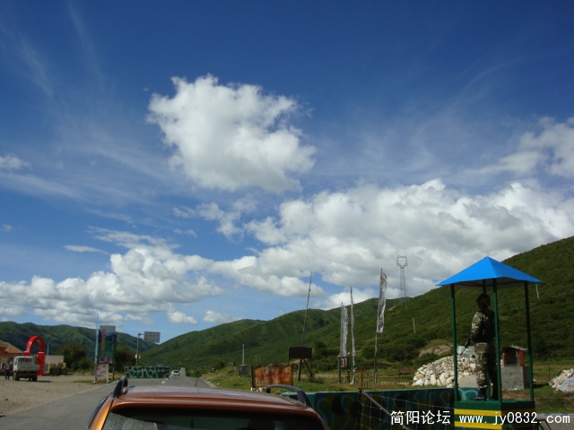 经历的其中一个检查站，偷偷拍了一张。