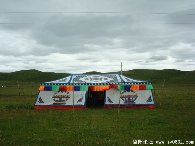 主人满热情的，我们决定在这吃午饭，因为地震和不稳定，来旅游的外地人几乎没有