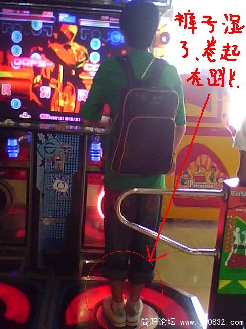 老李在跳舞...