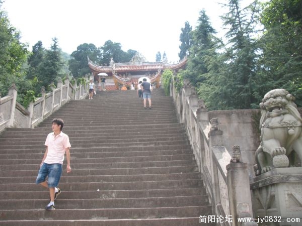 赛后上卢山耍了．