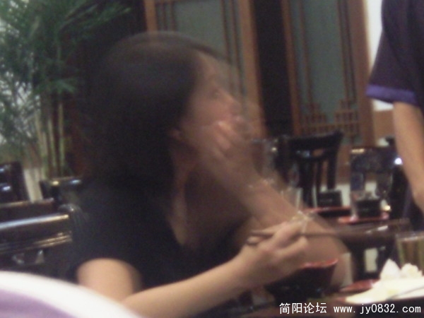 这个是美女哦，猜看是哪个.jpg