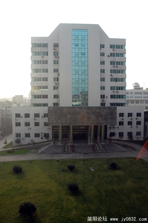 2建于1998年的市委新办公楼.JPG