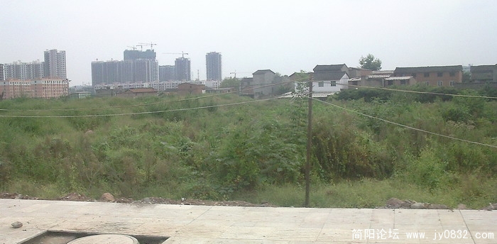 大片未动工的土地.jpg