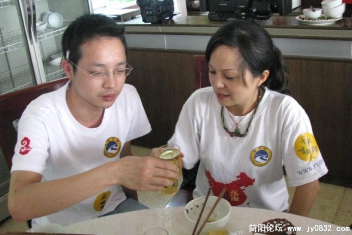 20081006_734f67d5797f7cc2a7d1VyyDDveKuXEx.jpg