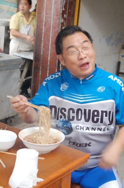你们想吃说一声三,我给你们就是嘛