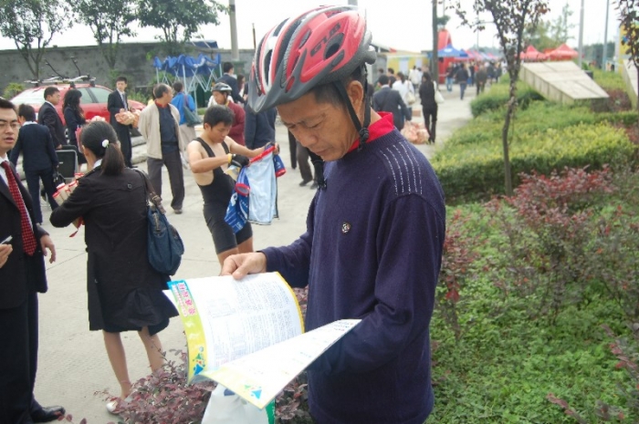 王老师有些旁若无人哈!整得好专心哦