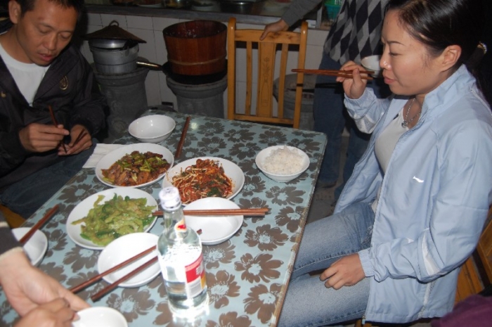 确实饿了,先整碗饭多