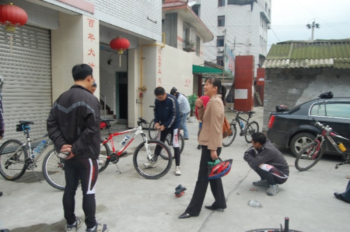 毛毛虫心情嘿不错哈,笑西了的