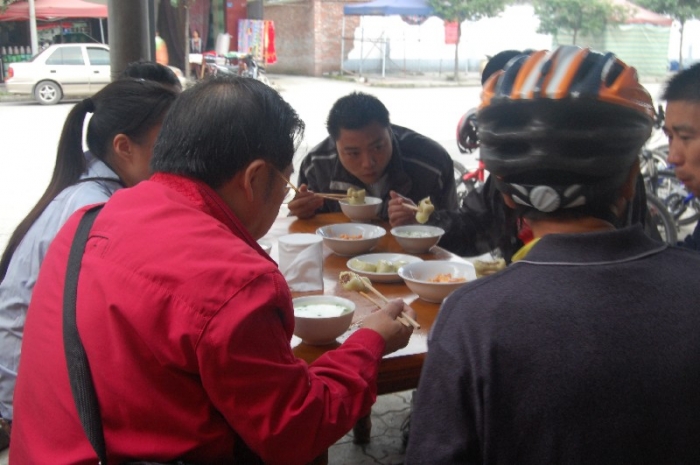 先来一大盘叶儿粑多,稀饭随便喝