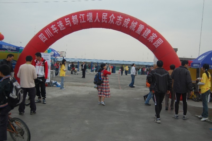 己经来了不少人,当然多数是志愿者和工作人员