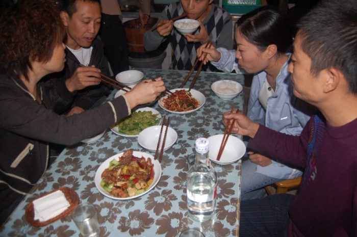 吃到碗里边,看到.....呵呵,不过大家咋都不喜欢吃肉喃?