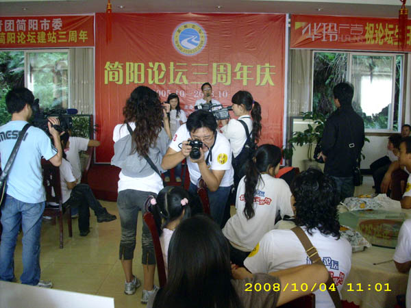 记者们忙不停