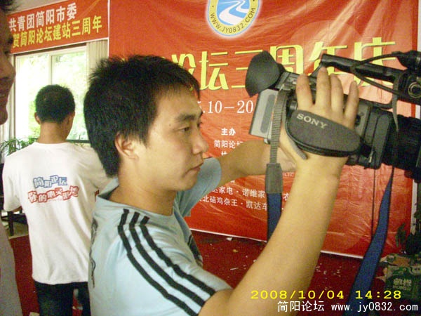 高射炮瞄准一家人