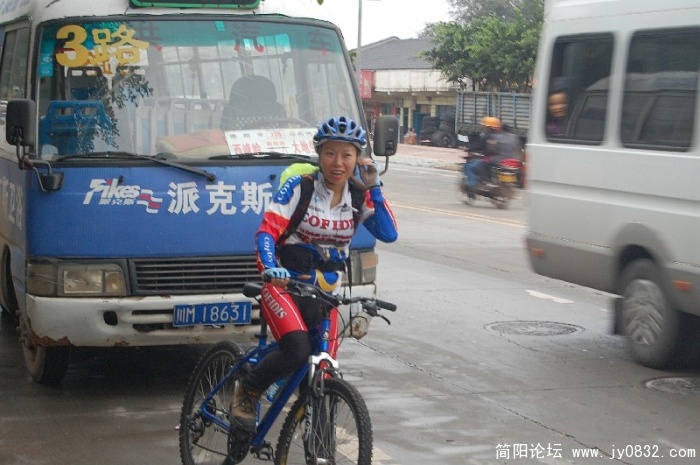 反正就两人骑行,还是先把MP3听起多