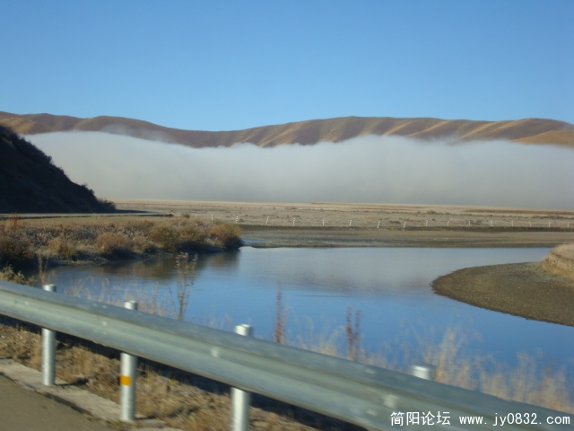 红原出来看见的似云似雾的东东，很美。不知道是不是有仙女藏在里面洗澡？