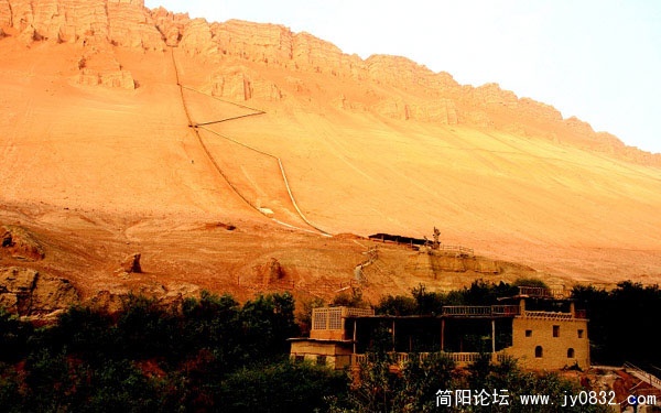 吐鲁番火焰山